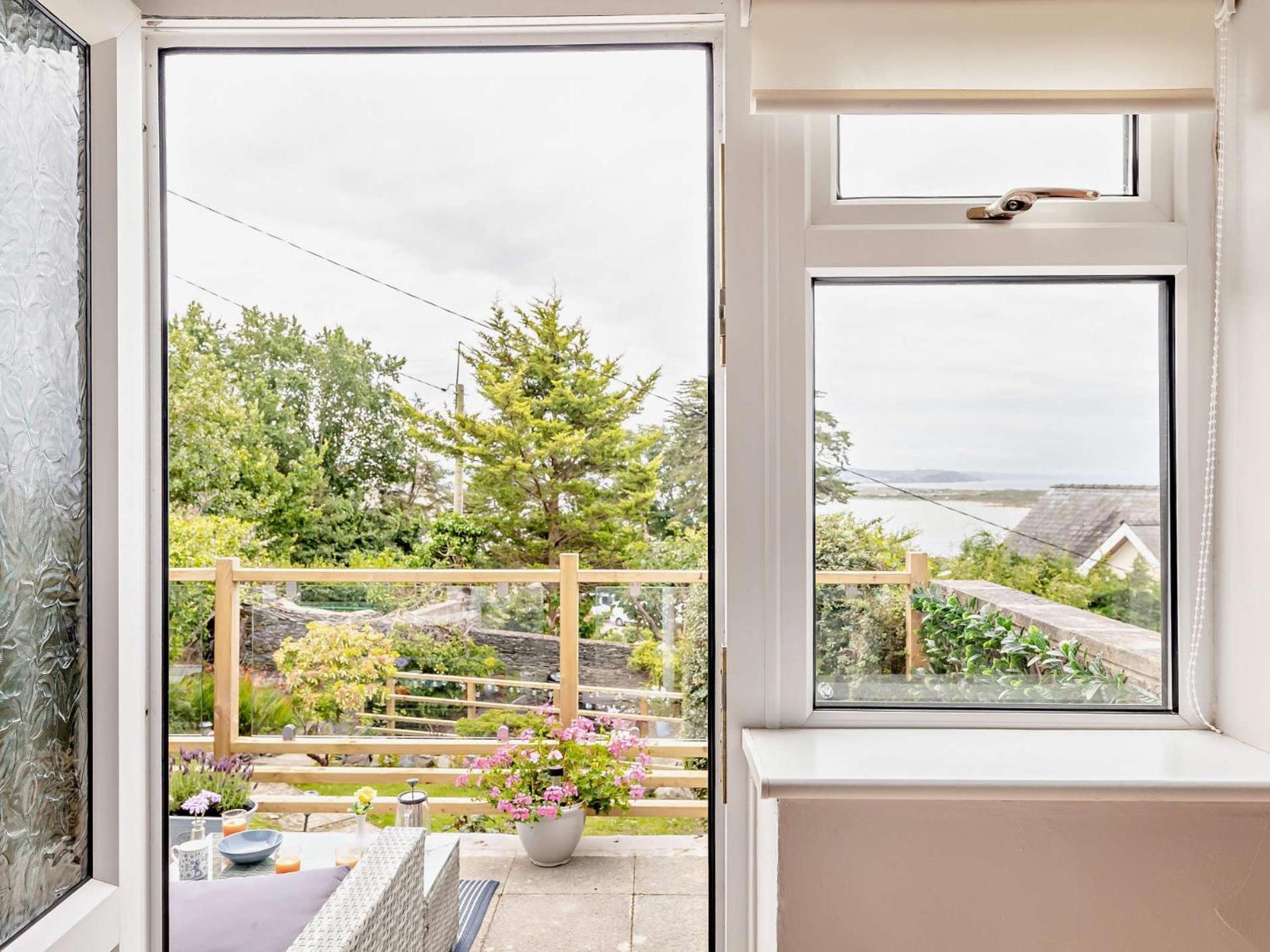 2 Bed In Aberdovey 91946 Aberdyfi Exterior foto